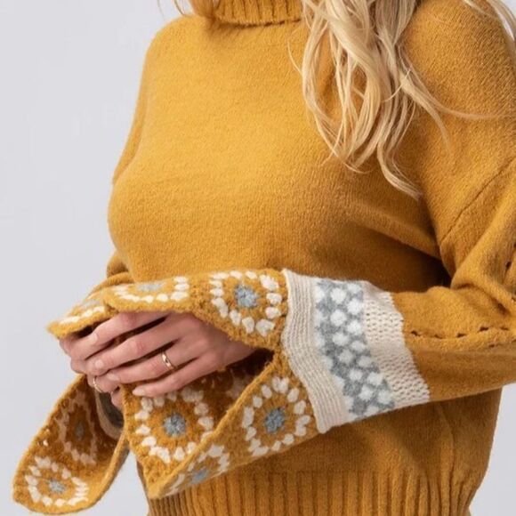 En Creme Gold Turtleneck Crochet Sleeves Sweater -- M/L - Picture 4 of 15